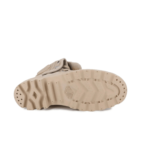 Palladium Baggy boot in Pilat - sand beige rubber lug outsole detail with diamond tread pattern