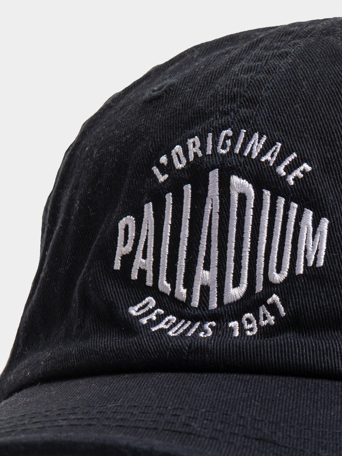 Palladium Dad Cap Washed Cotton Navy - Close-Up of Embroidered L'Originale Palladium Depuis 1947 Logo