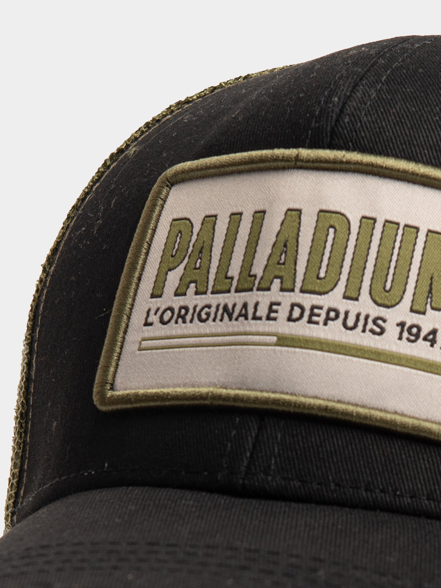 TRUCKER - BLACK